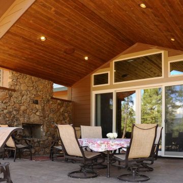 outside-living-blackhawk